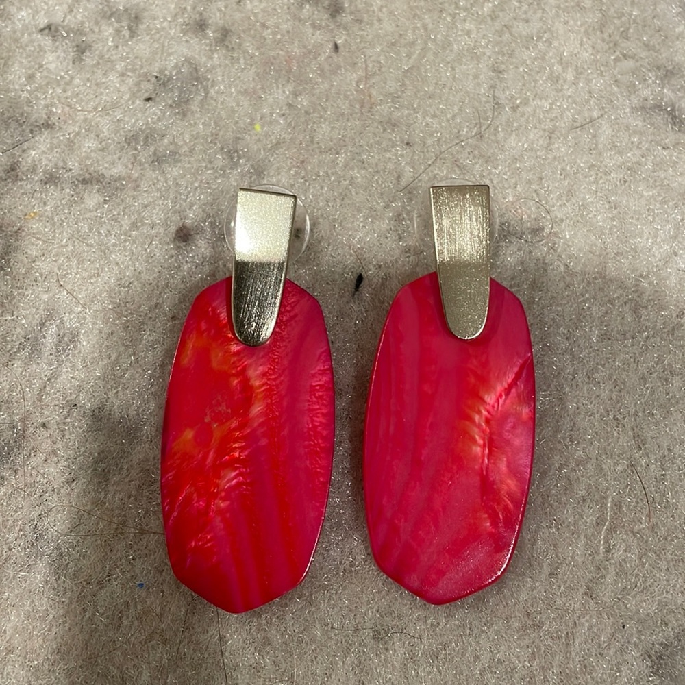 Kendra Scott earring